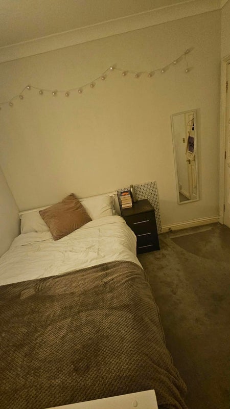 Room Clapham Park Road in Greater London
