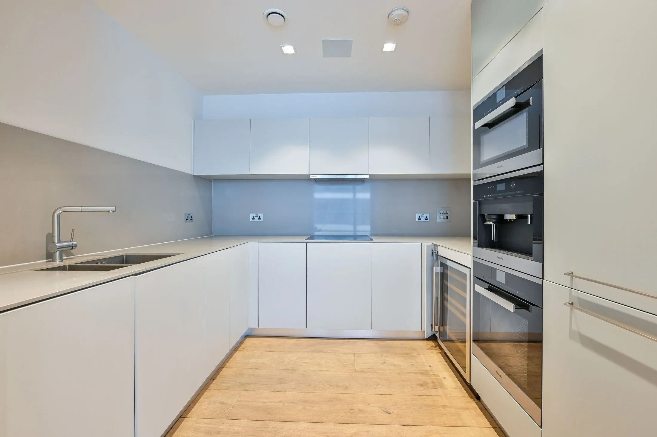 Flat Duchess Walk in Greater London