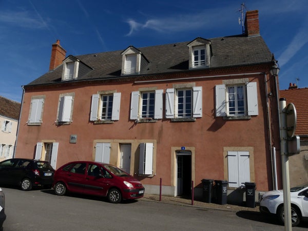 Appartement Place de la Halle à Massay