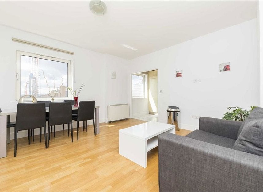 Flat Artichoke Hill in Greater London