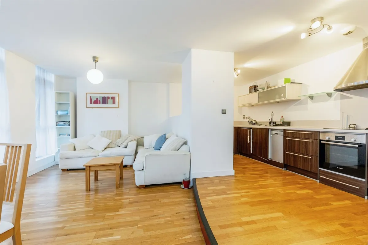 Flat St James' Barton in Bristol