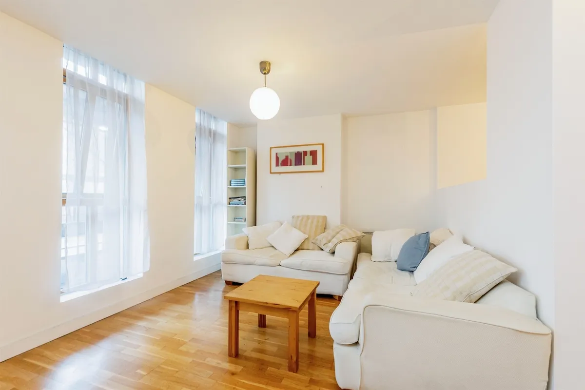 Flat St James' Barton in Bristol