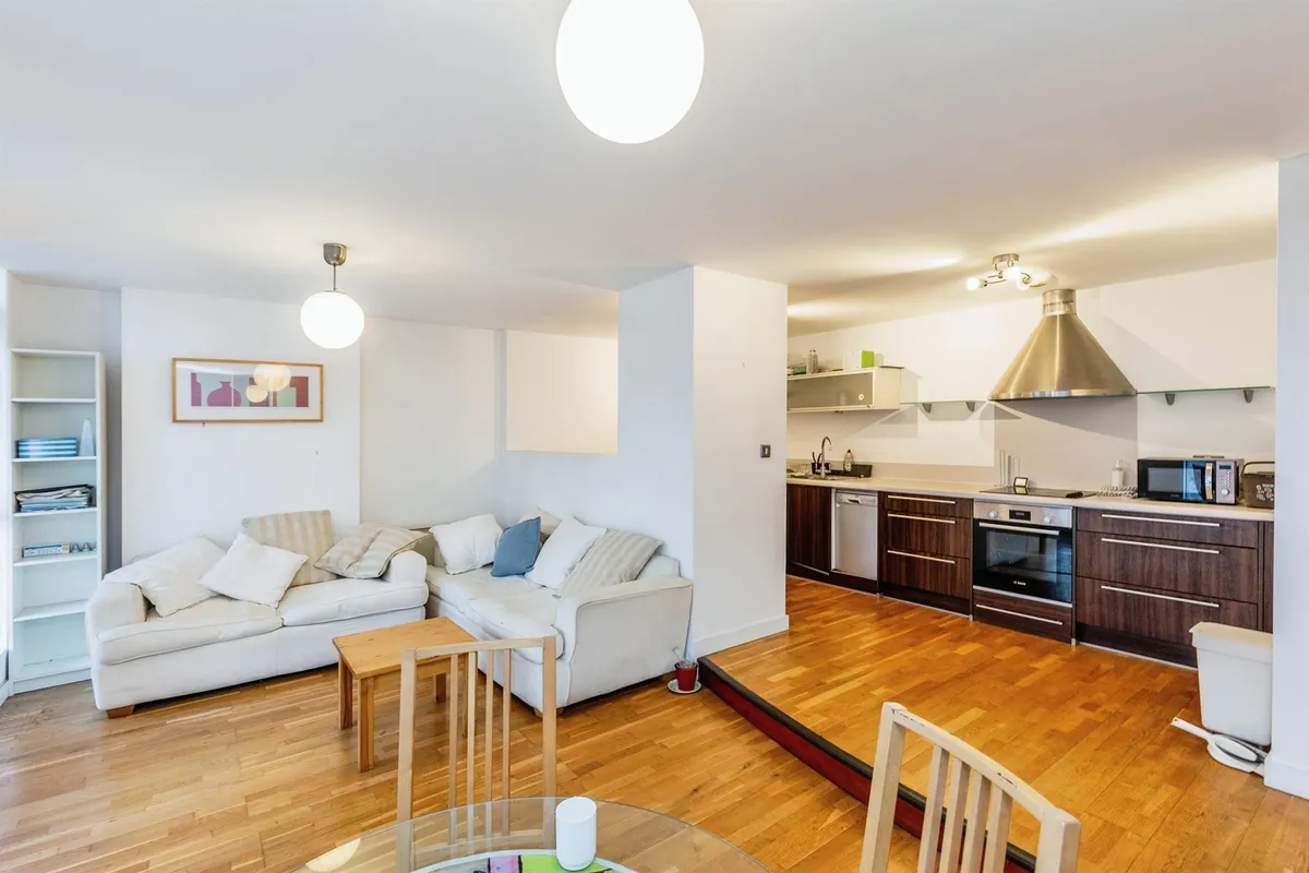 Flat St James' Barton in Bristol