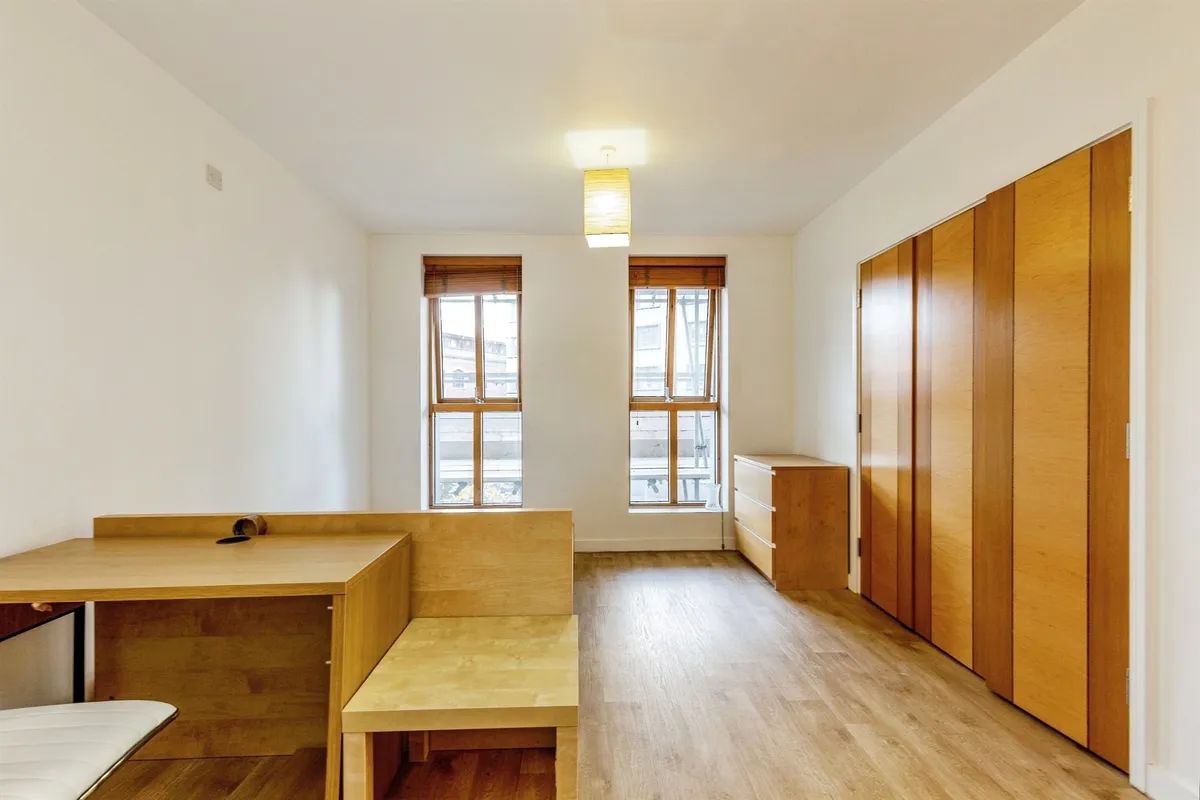 Flat St James' Barton in Bristol
