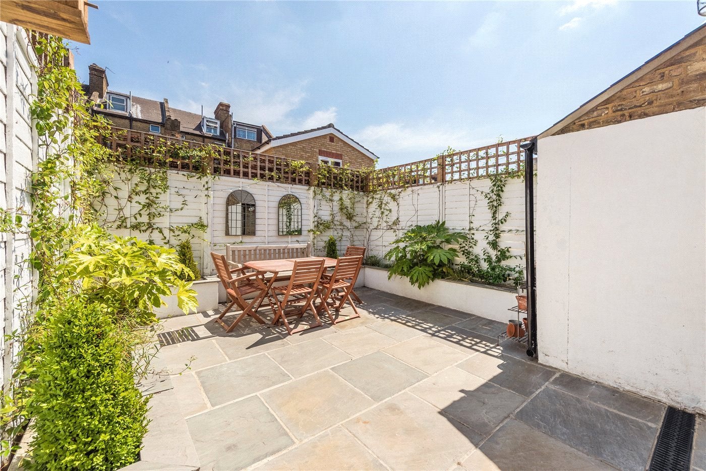 House Noyna Road in Greater London