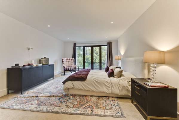 House Warren Close in Elmbridge