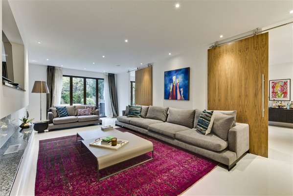 House Warren Close in Elmbridge