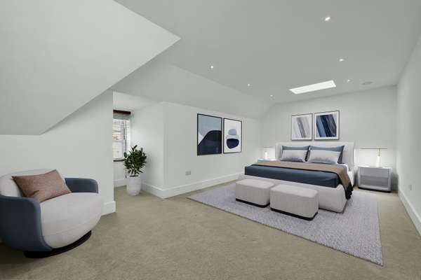 House Warren Close in Elmbridge