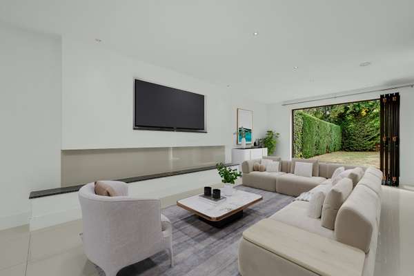 House Warren Close in Elmbridge