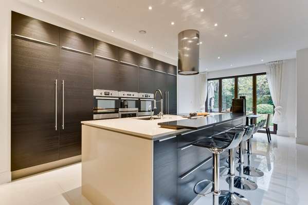 House Warren Close in Elmbridge