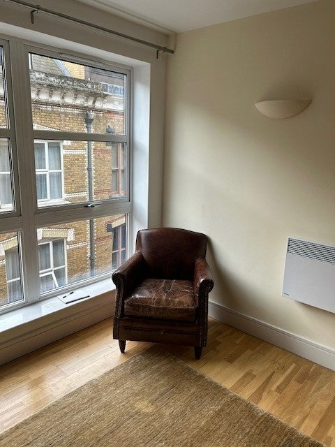 Flat Hatton Wall in Greater London