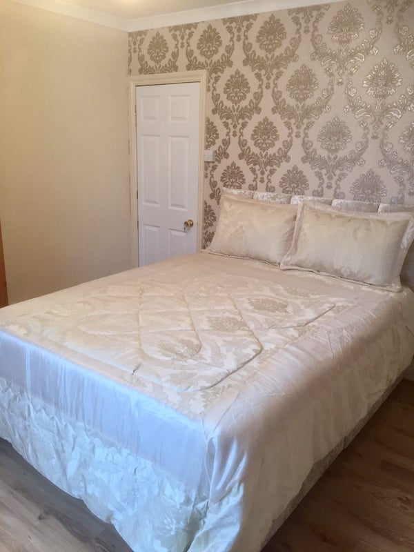 Room Pound Lane in Epsom and Ewell