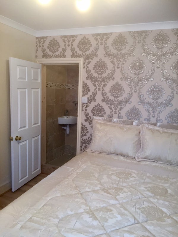 Room Pound Lane in Epsom and Ewell