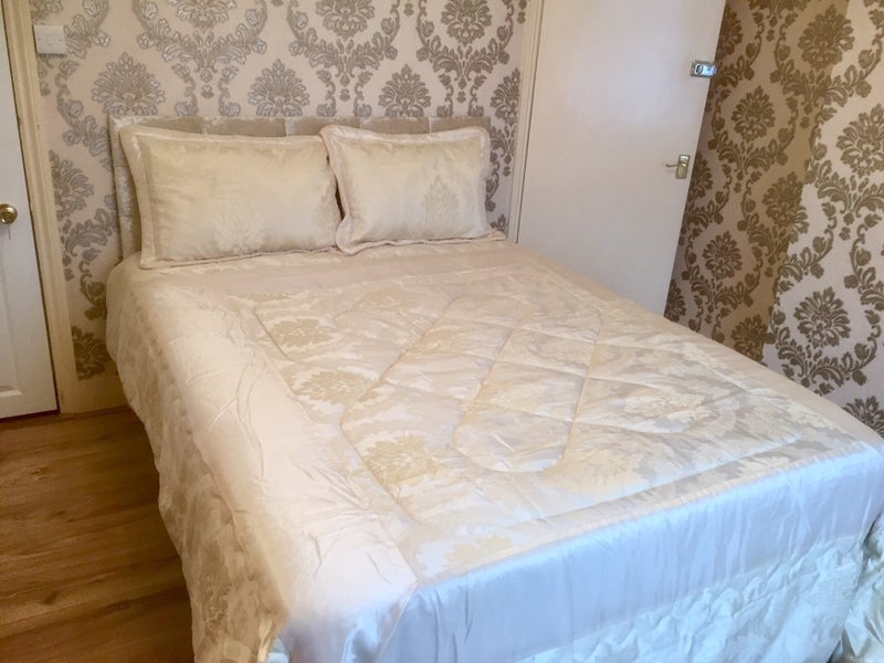 Room Pound Lane in Epsom and Ewell
