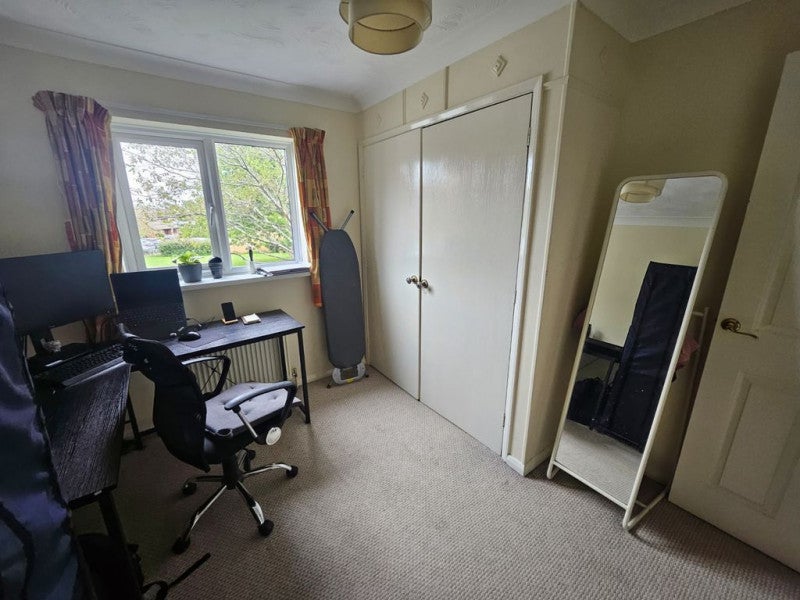 Flat Gallivan Close in Bristol