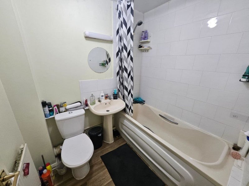 Flat Gallivan Close in Bristol