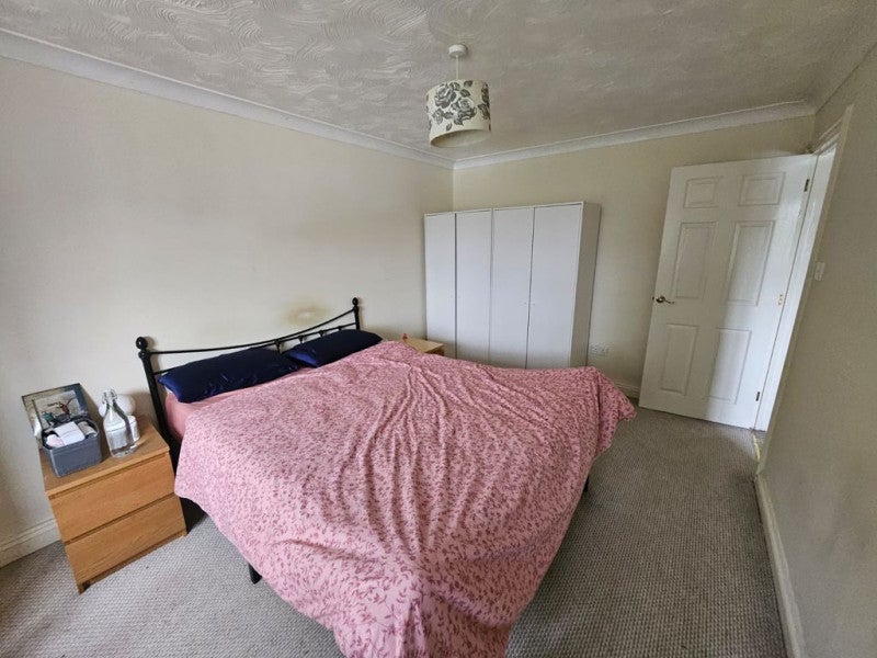 Flat Gallivan Close in Bristol