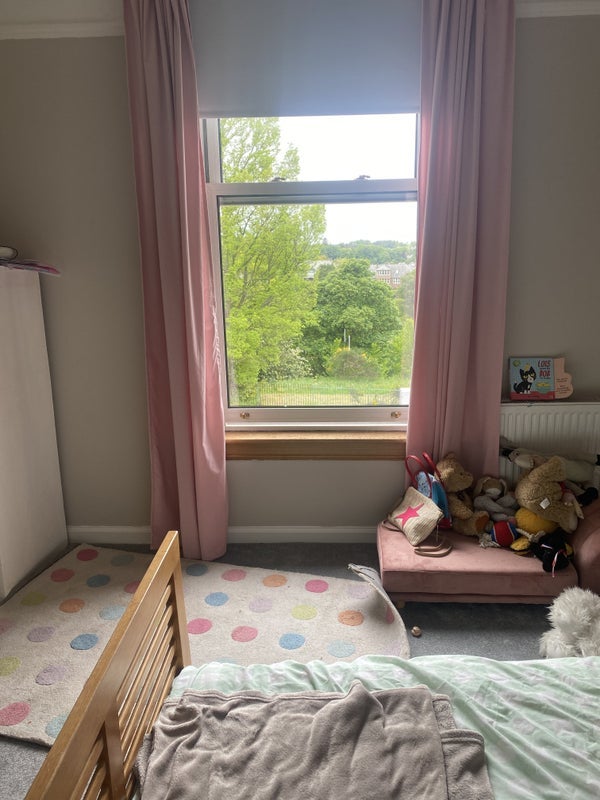 Room Comiston Road in City of Edinburgh