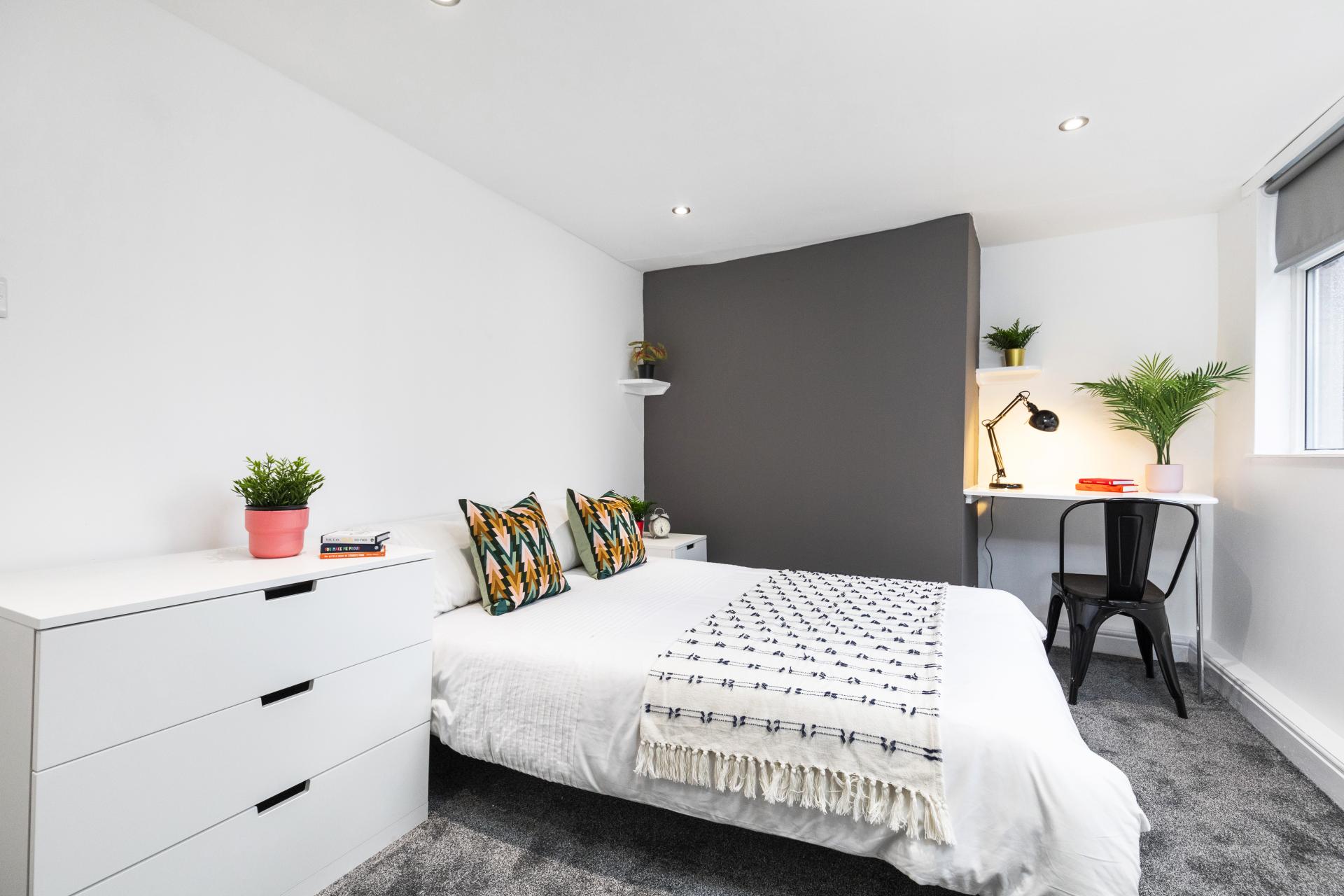 Room Hartley Avenue in Leeds