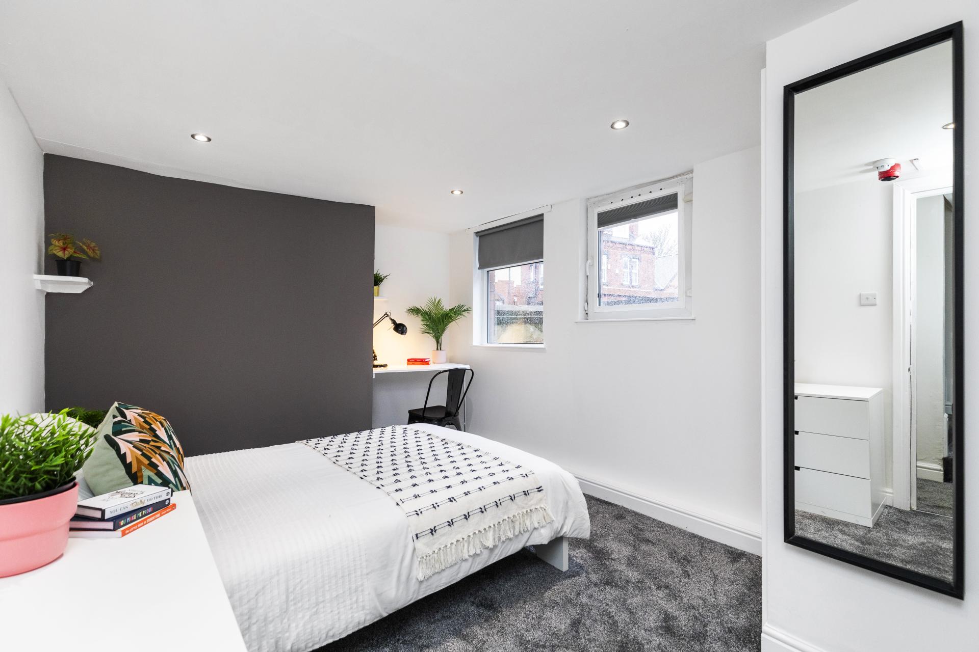 Room Hartley Avenue in Leeds