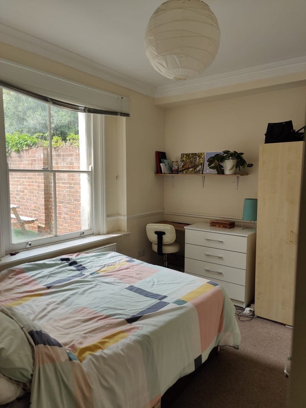 Room Cecilia Road in Greater London