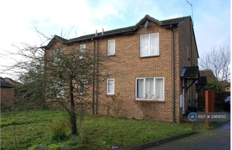 House Gale Close in Greater London