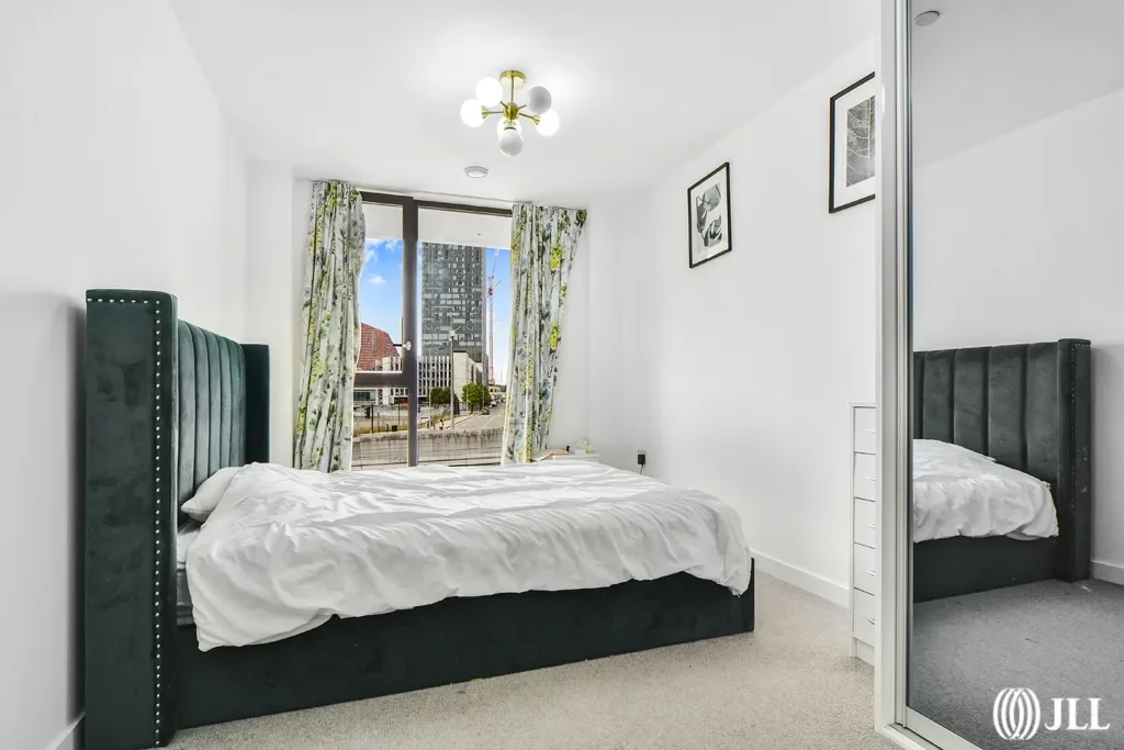 Flat Forrester Way in Greater London