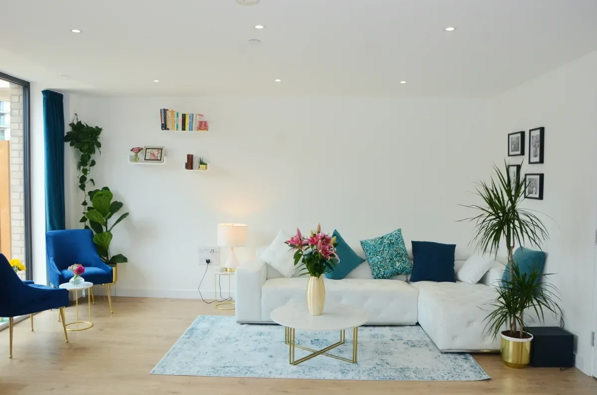 Flat Forrester Way in Greater London