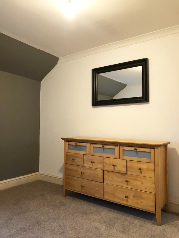 Room Sternhold Avenue in Greater London