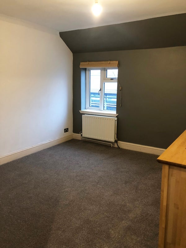 Room Sternhold Avenue in Greater London
