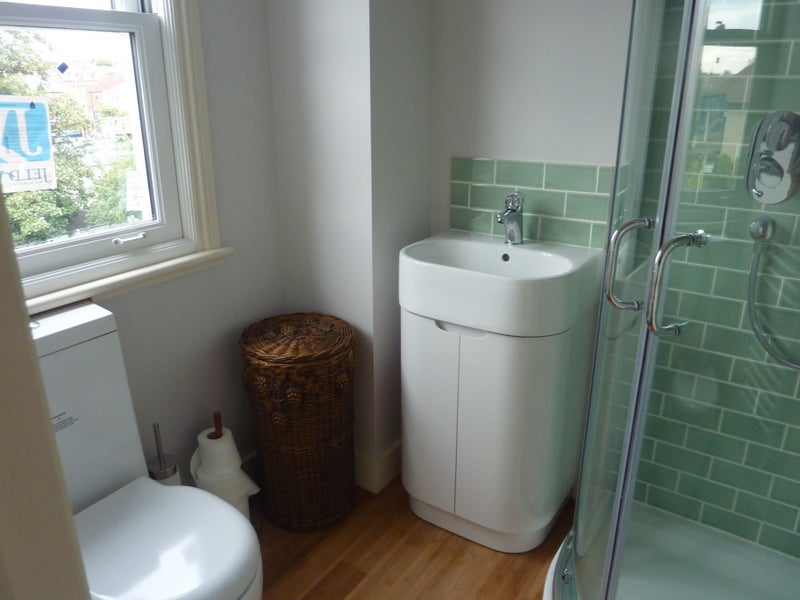 Room Vant Road in Greater London