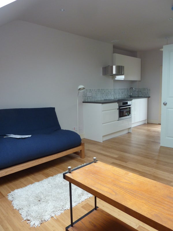Room Vant Road in Greater London