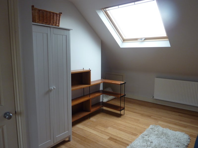 Room Vant Road in Greater London