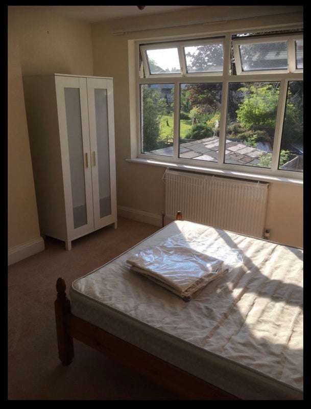 Room Hollyleigh Avenue in Bristol