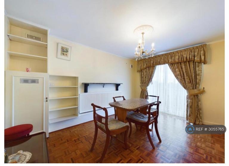 Flat Lynton Road in Greater London