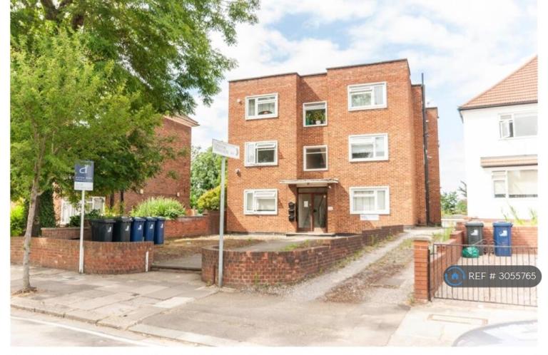 Flat Lynton Road in Greater London