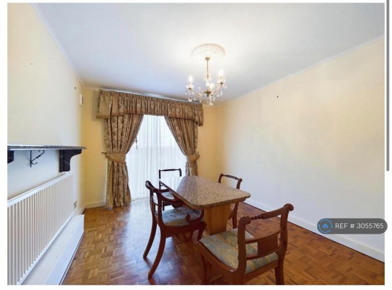 Flat Lynton Road in Greater London