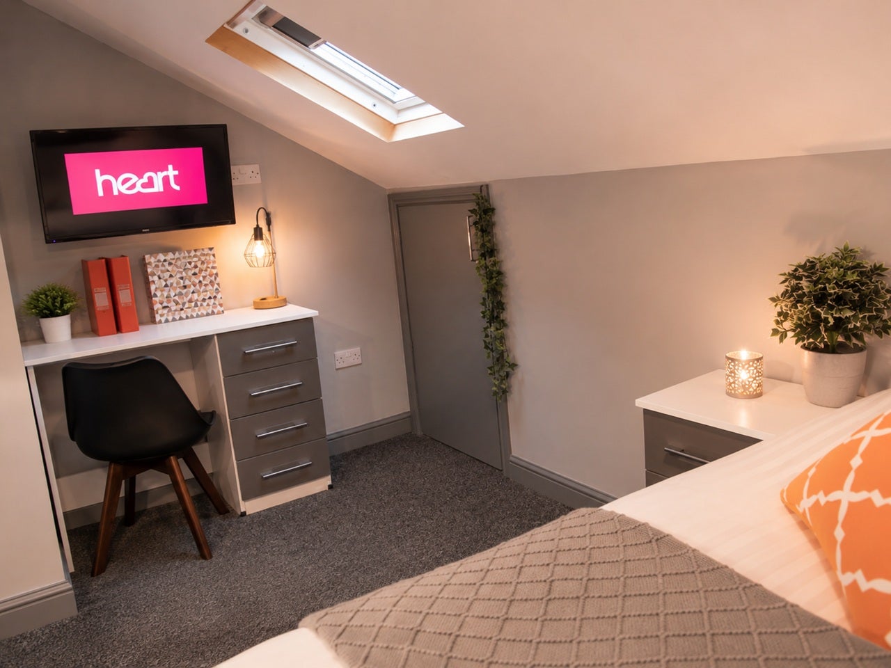Room Dulverton Road in Leicester