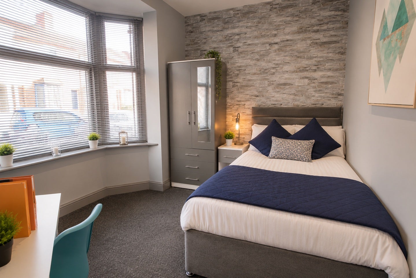 Room Dulverton Road in Leicester