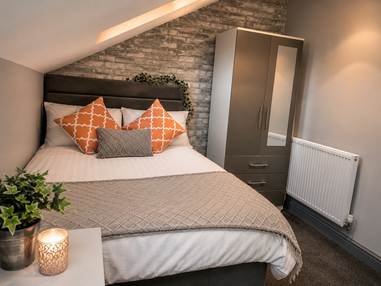 Room Dulverton Road in Leicester
