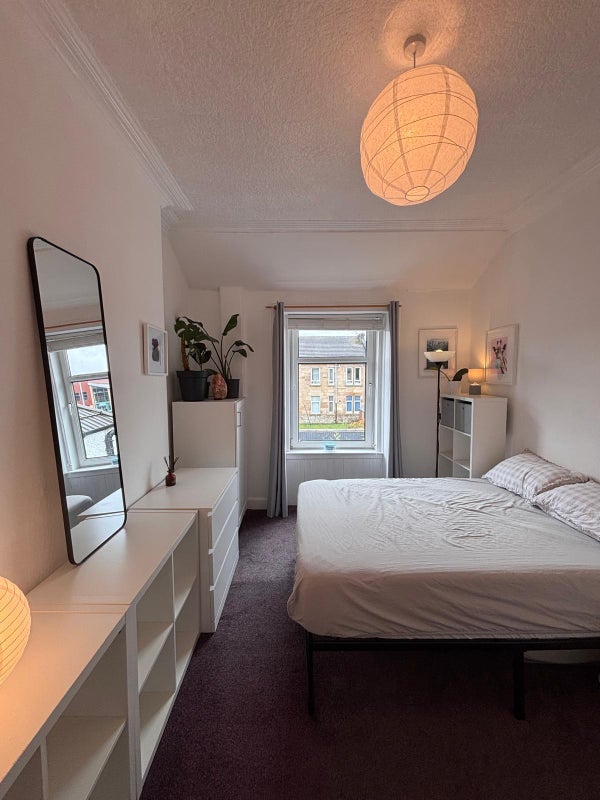 Room St Kenneth Drive in Glasgow