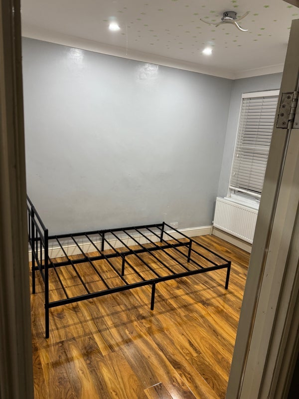 Room Macaulay Road in Greater London