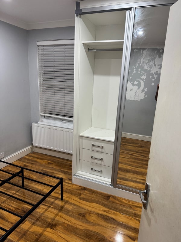 Room Macaulay Road in Greater London