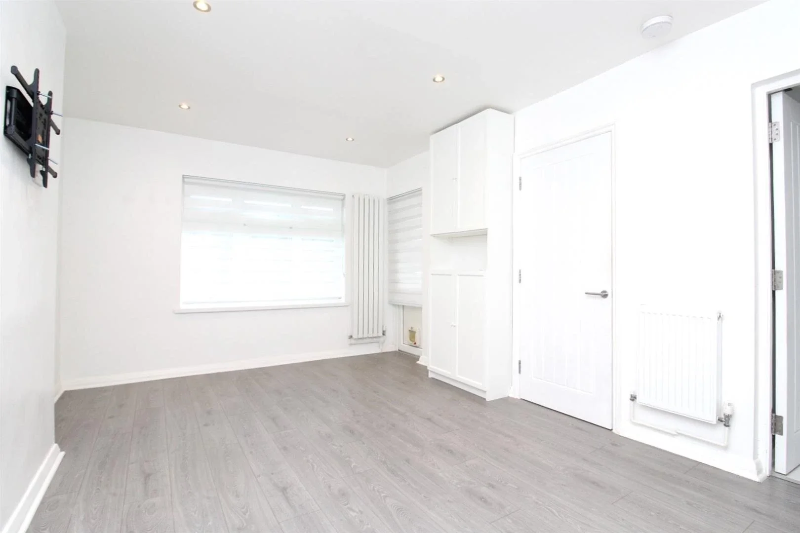 Flat Yardley Lane in Greater London