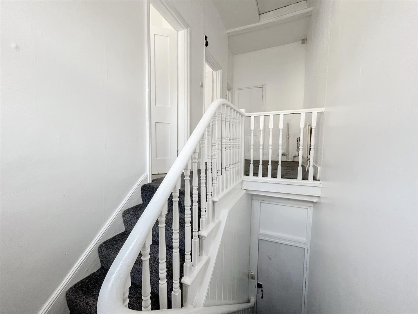 Flat Bohemia Road in St Leonards