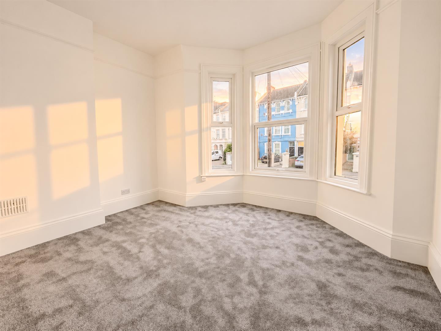 Flat Bohemia Road in St Leonards