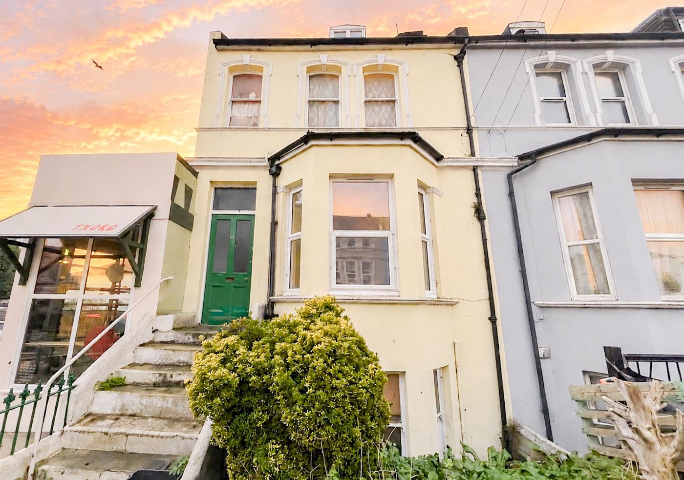 Flat Bohemia Road in St Leonards