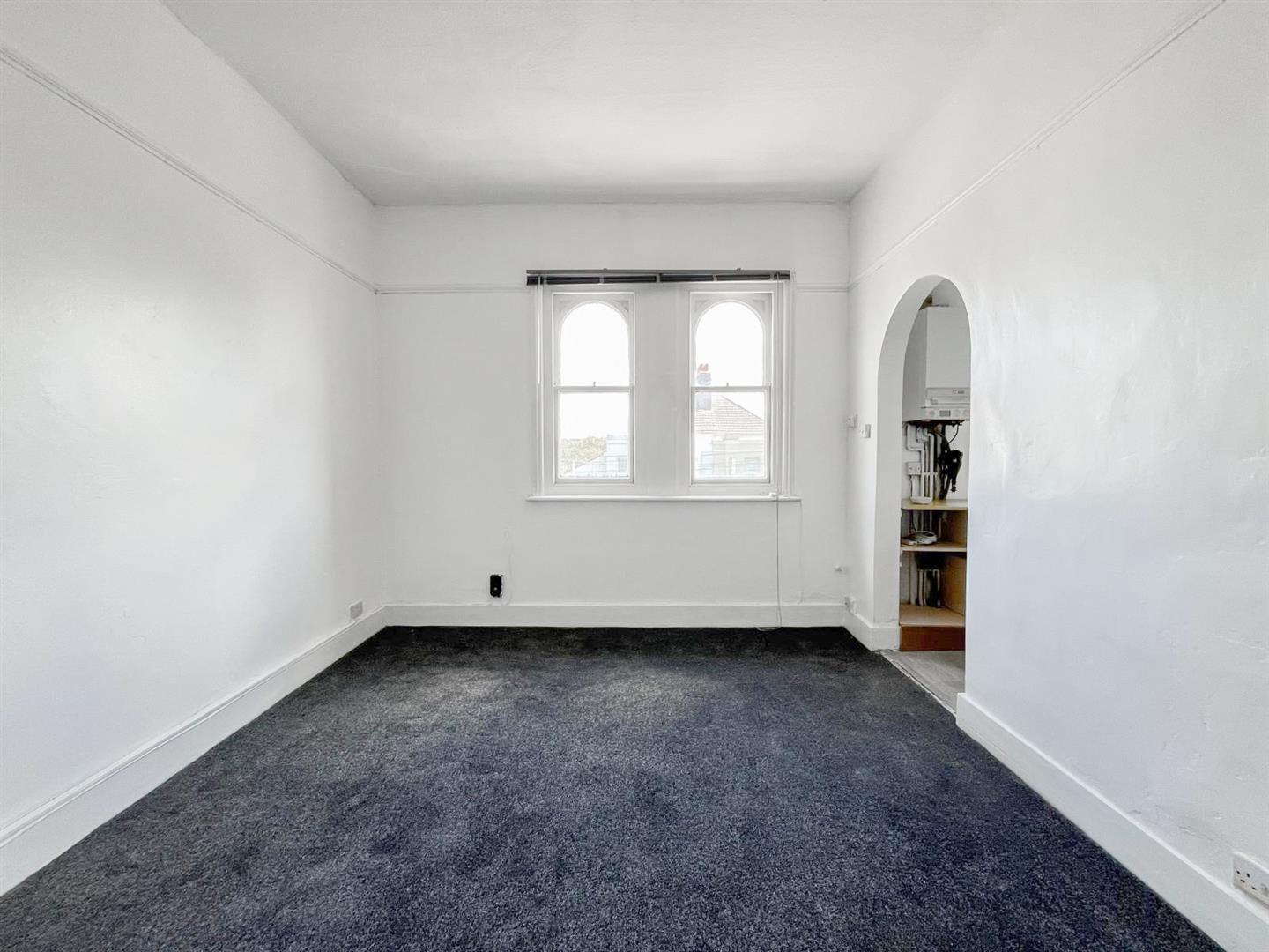 Flat Bohemia Road in St Leonards