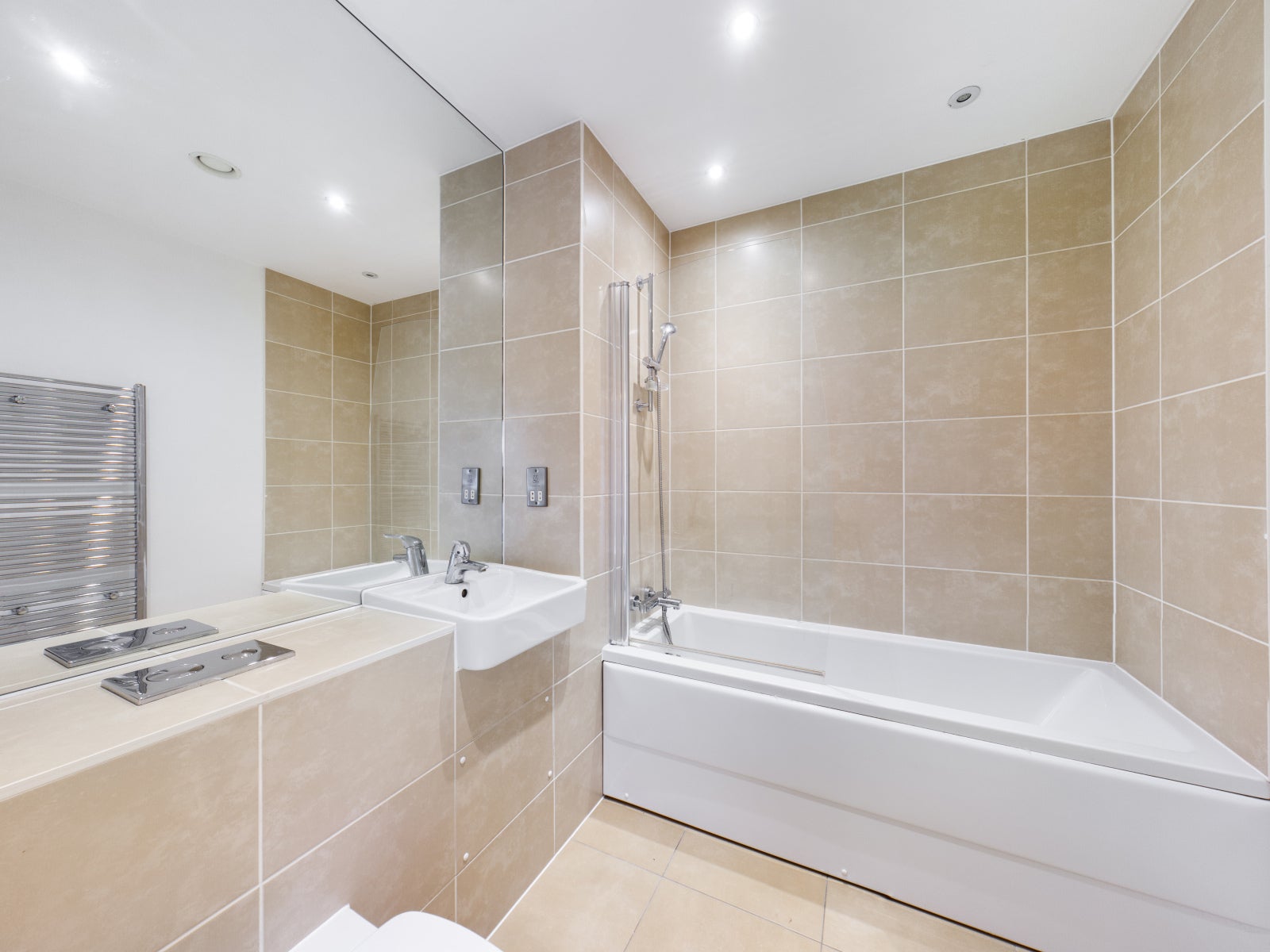 Flat Yeoman Street in Greater London