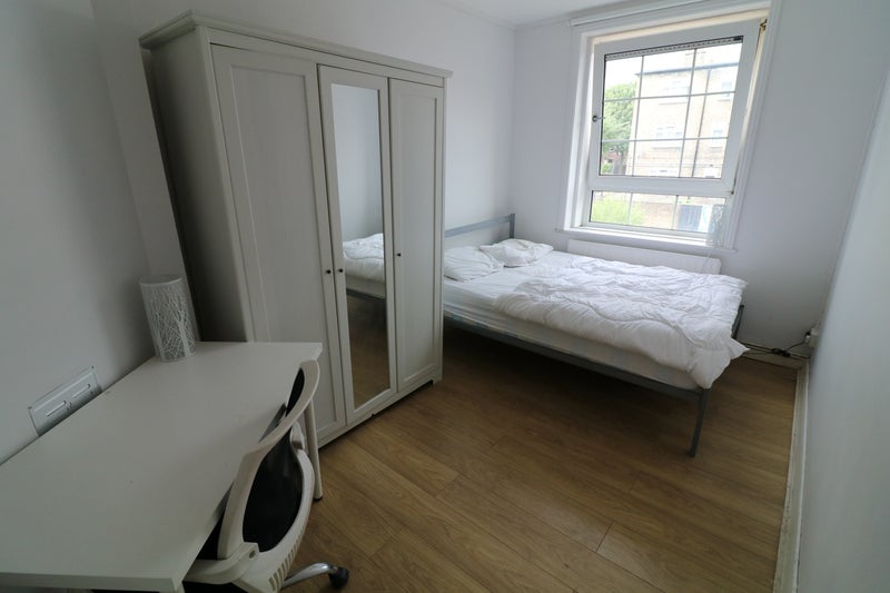Room Saltwell Street in Greater London